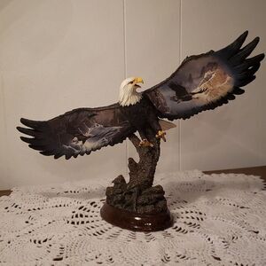 Bradford Exchange "Valley Kings" from Wings of Power Collection Eagle Statue
